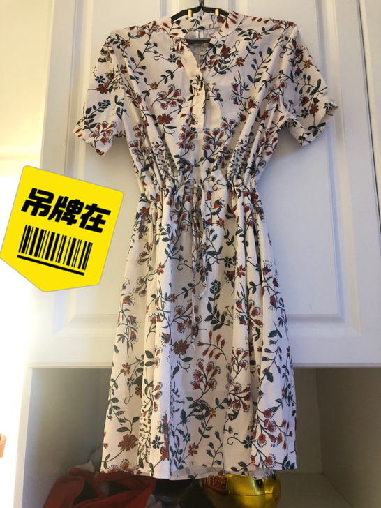 全新 有吊牌 衣服多 清。偏远地区不包邮~