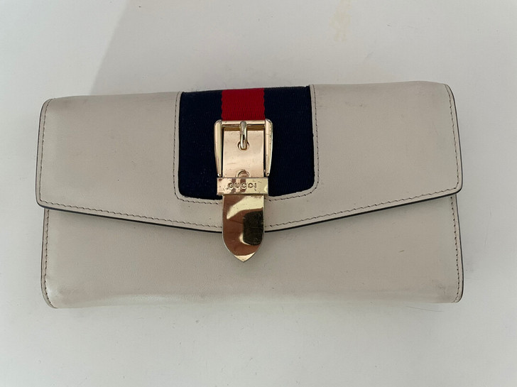 女生米白色gucci 皮夹多层钱包