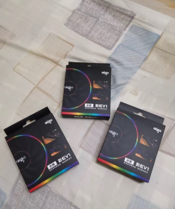 三个装爱国者V1机箱风扇 12厘米 大4P...