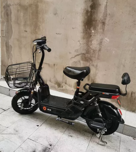 证件齐全,九成新二手品牌电动车,雅迪爱玛台...