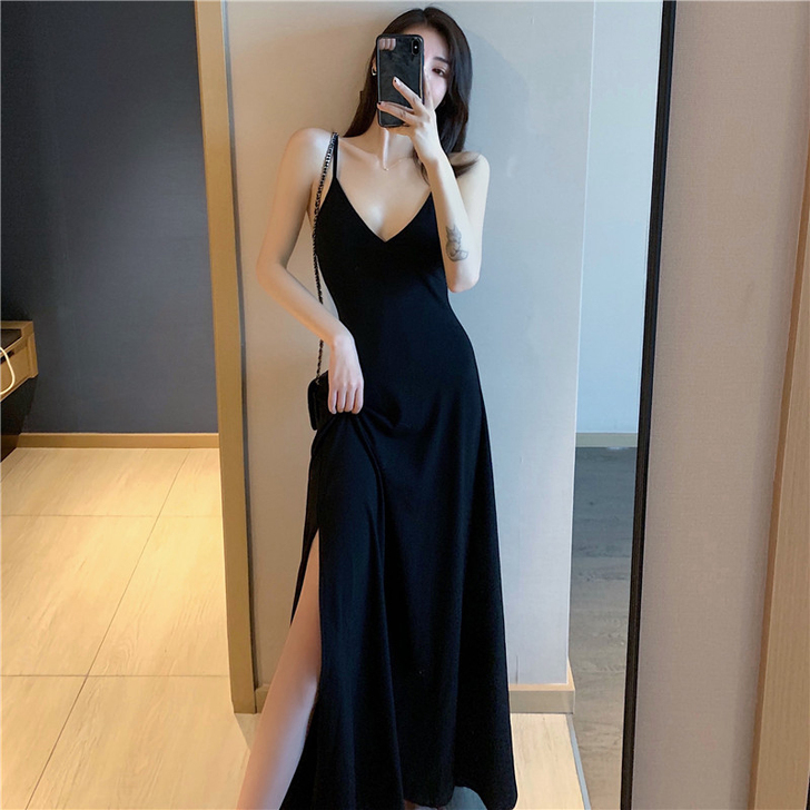 心机小黑裙长款显瘦v领吊带连衣裙夏女神范收...