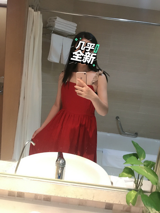 纪念日连衣裙，依然是出去玩拍照穿过一次，现...