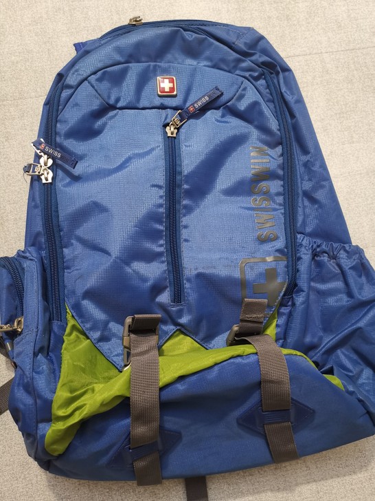 瑞士军刀旅行双肩包，48*33.5*21。...