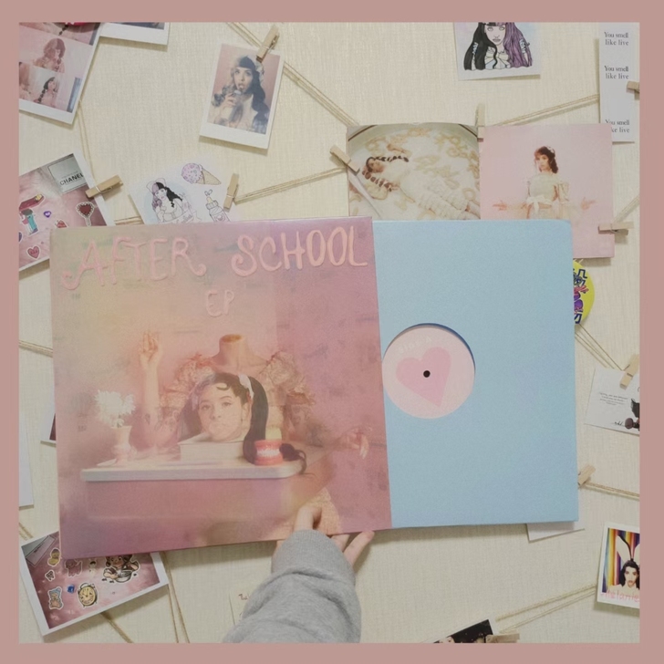 出 melaniemartinez蓝胶