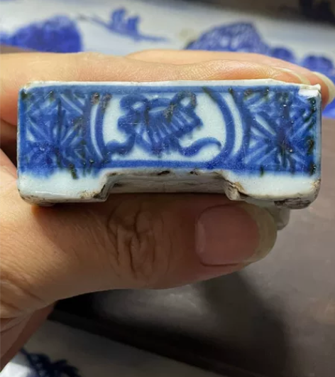 清康熙青花笔舔东西漂亮口有小磕器型非常漂亮...