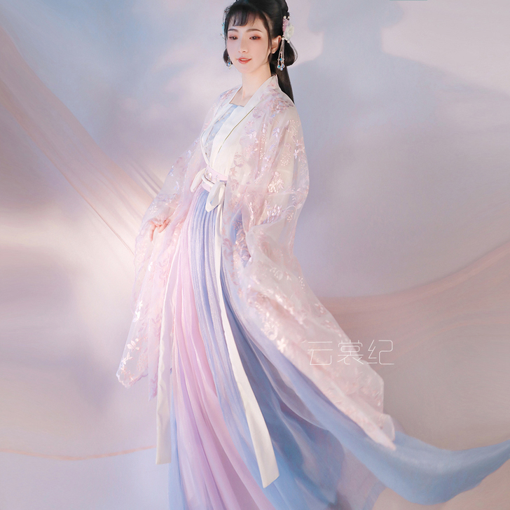 东月棠 民族装舞台装