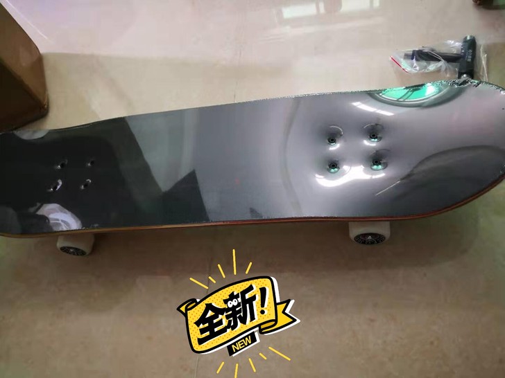 全新,未拆包装,沸点滑板来伊份联名小狮子图...