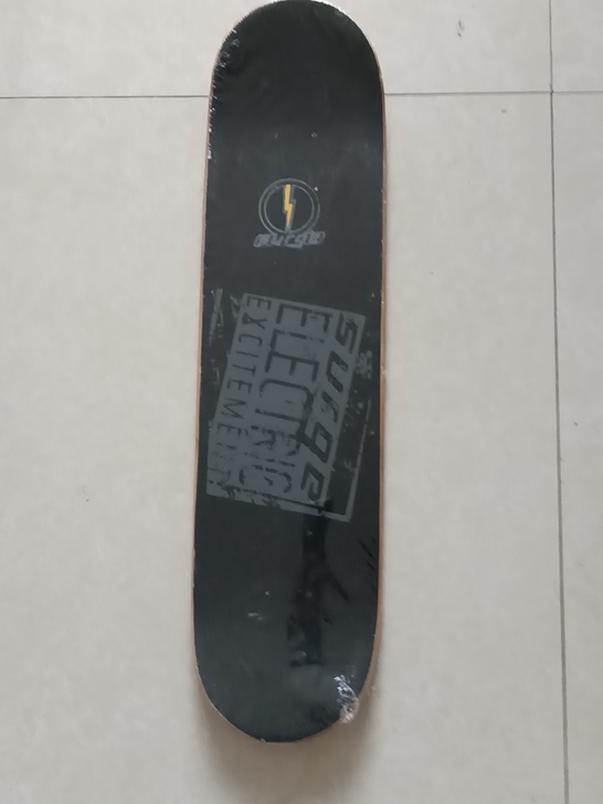 库存滑板，只有板，没配件，