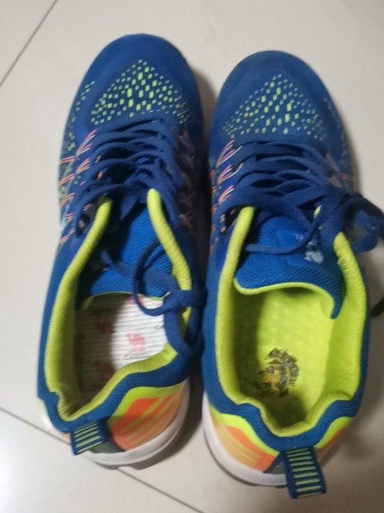 骆驼40码运动鞋，专柜正品，儿子穿小了，转...