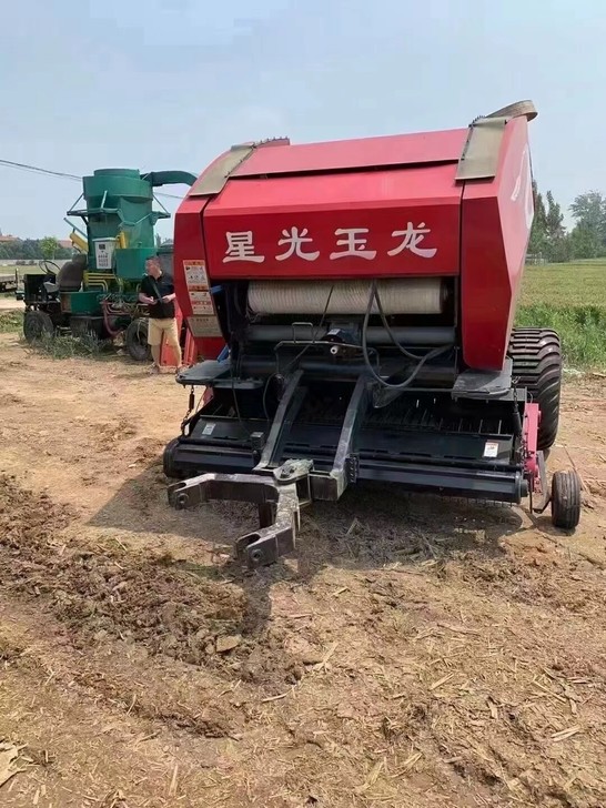 星光玉龙,捡拾小麦稻草玉米秸秆打捆机。