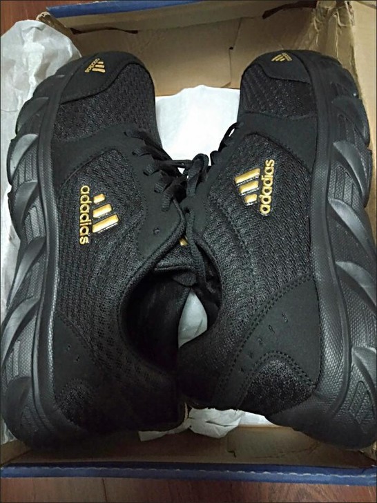 全新品牌男鞋,阿迪运动鞋,网面轻便,跑步休...