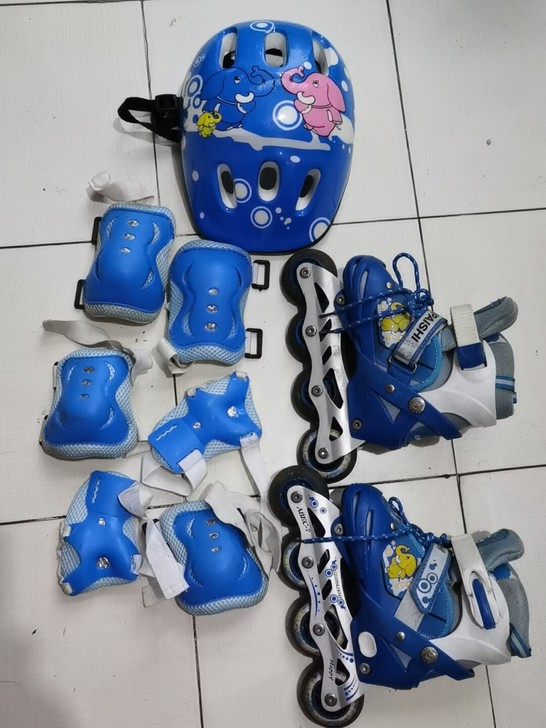 儿童溜冰鞋及护具，没穿几次，小码