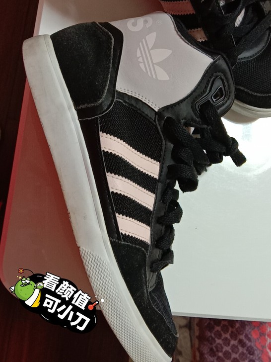阿迪达斯运动鞋36.5码
