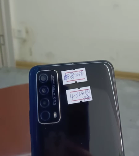 华为畅想20se,4+128G,屏幕坏,内...