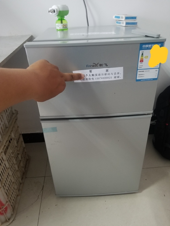 适合冷饮的小冰箱，制冷效果特别好，没有任何...