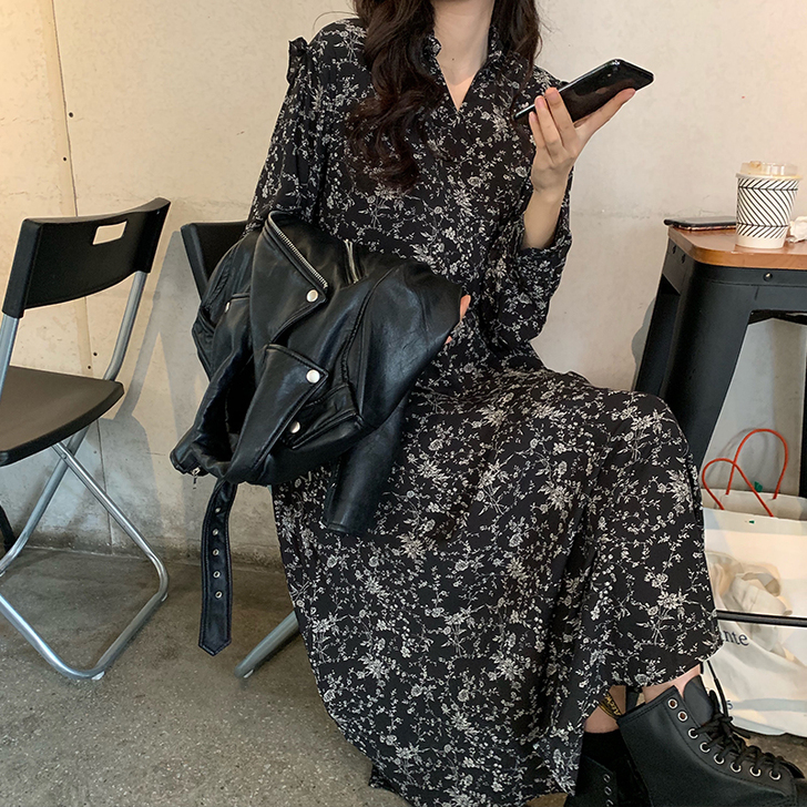 王 法式复古收腰V领碎花连衣裙秋装2019...