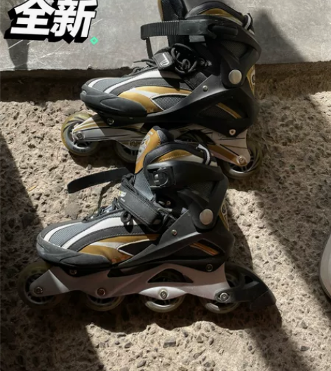 几乎全新的轮滑鞋 当时买400多 高级橡胶...
