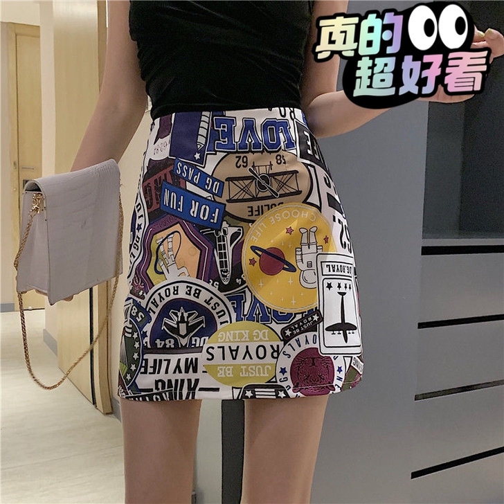 几何图案的半身裙和黑色鱼尾裙,低价出售,单...
