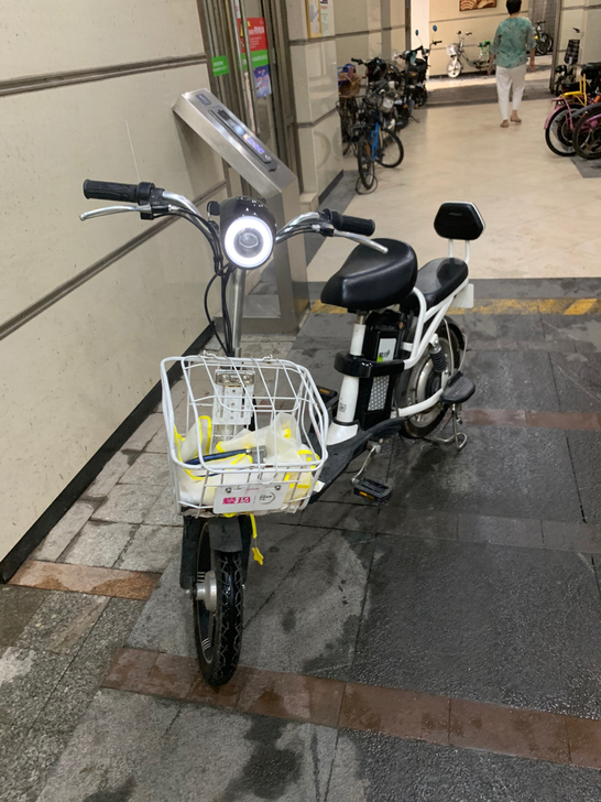 爱玛,买了两年多,一切功能正常,现在大概能...