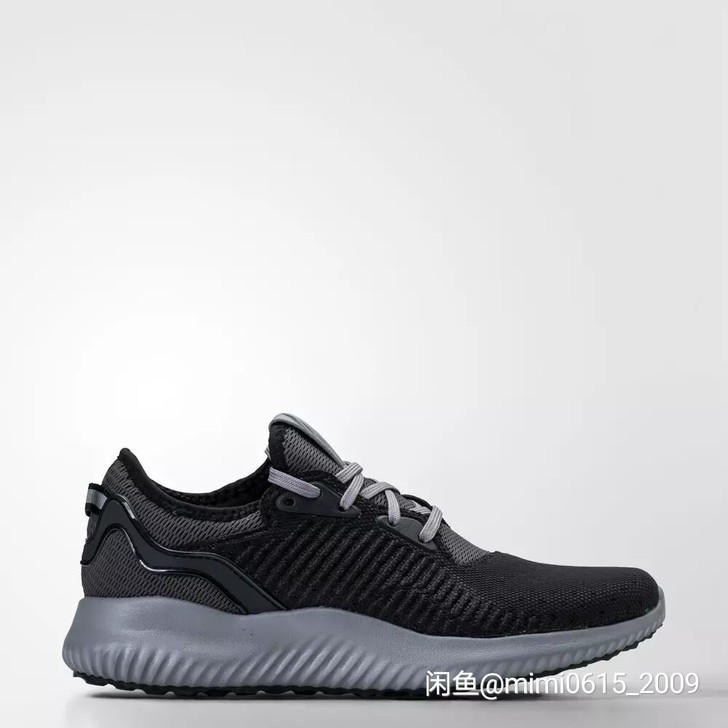 Adidas女子运动鞋
