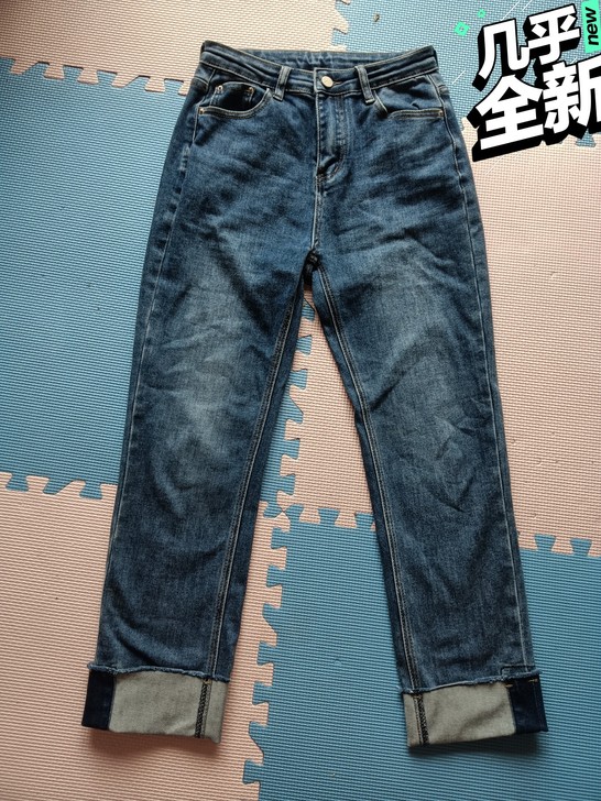 女28码直筒牛仔裤,几乎全新,买来就穿了一...