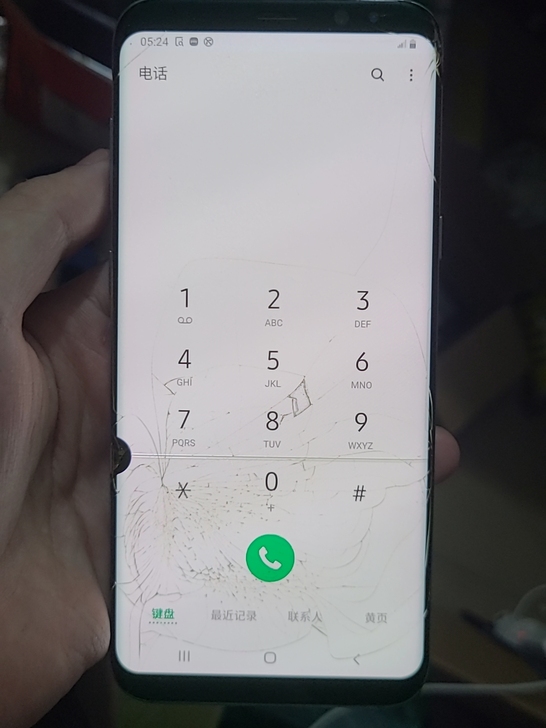 三星s8+屏幕有小黑点，还有一条横线。