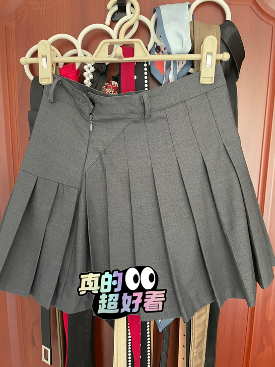 灰色百褶裙,有拍细节图,做功扎实,有内衬,...