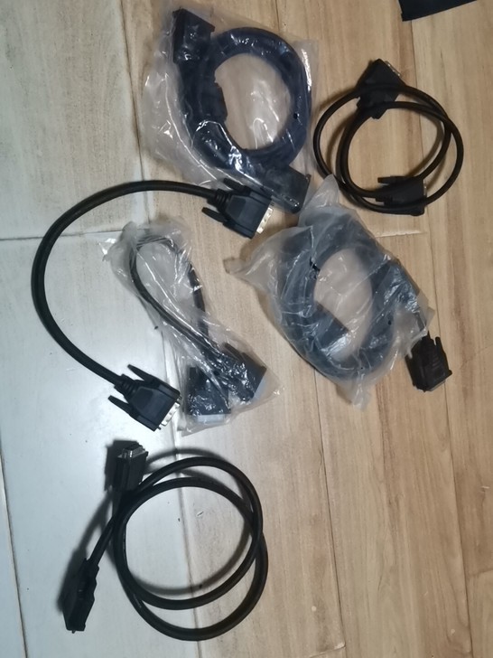 DVI连接线5条，打包处理，正常使用