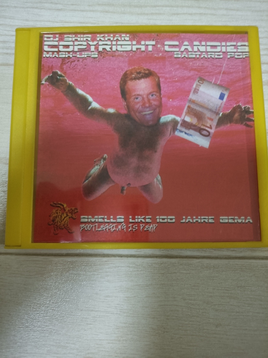 NIRVANA毫不介意CD，哈哈不是，这是...
