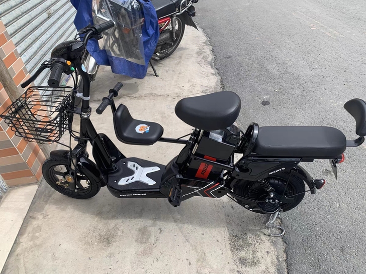 电动车，主要接送小孩的，手续齐全，