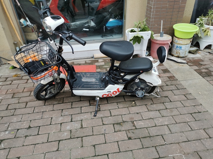 出售绿源简易款电动车，车况很好，骑行很舒服...