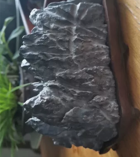 英石山子一个，带实木底座，尺寸长12.5-...