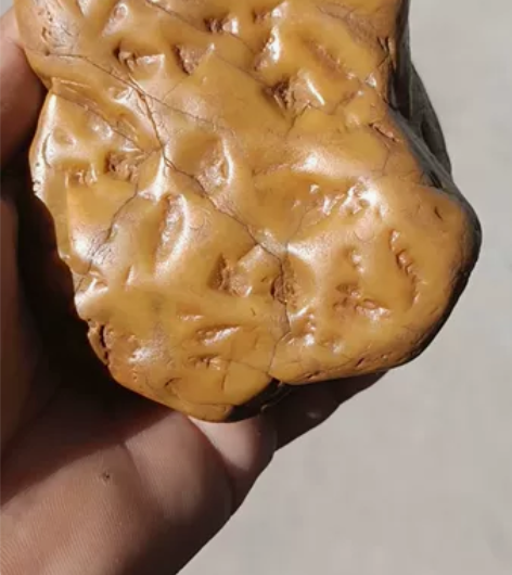 黄蜡石双面金印观赏摆件，细蜡皮冻质地，非常...