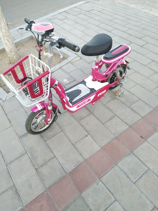欧派电瓶车，48V电池，车况很好，成色如图...