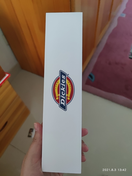 公司发的礼品，女表，全新。外包装都在。