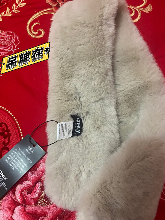 一次都没有用过、出售、搭配衣服很好、毛毛很...