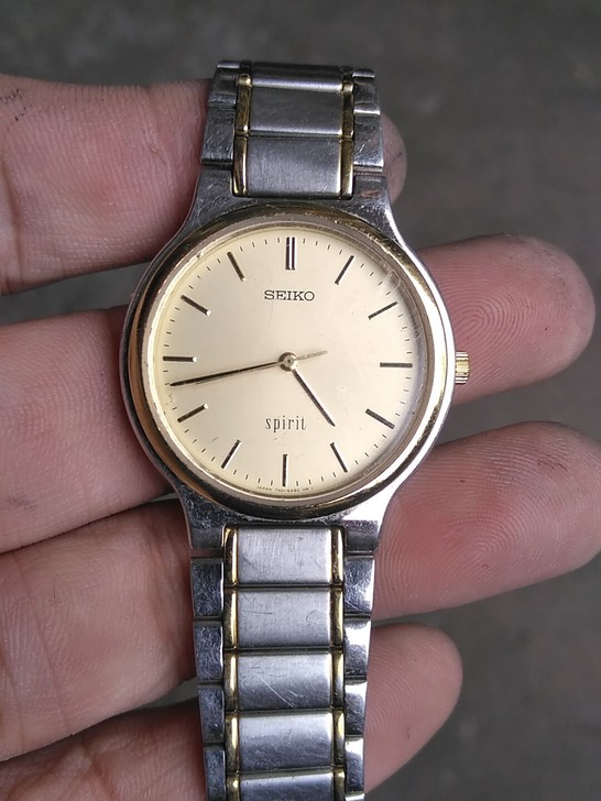Seiko精工石英表。原装表带。镜面轻微划...