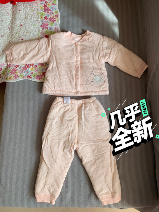 天河城买的，孩子只穿过两次。挺厚实的，都是...