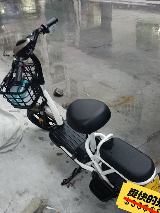 爱玛电动车9.5刚买没有多久，不想骑了想卖...