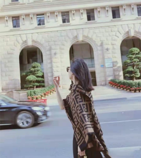 【捡漏】含泪转手F家芬迪经典秋冬羊绒围巾针...