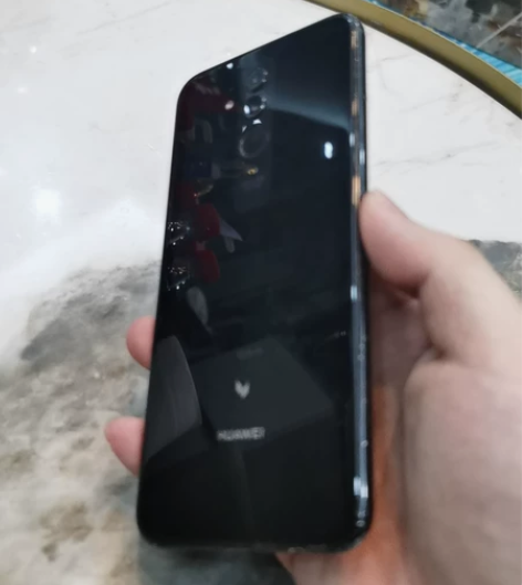 麦芒7   6+64    9成新 无暗病...