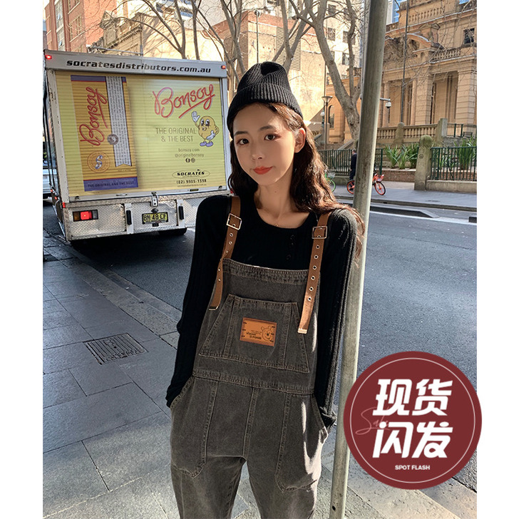林姗姗 小熊维尼背带牛仔裤