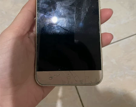 海信手机 屏幕碎了，我爸淘汰不要用了，出二...