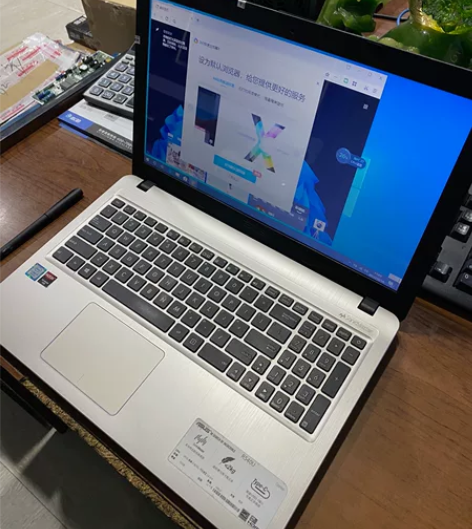 出售!华硕X540UPR 笔记本电脑!外黑...