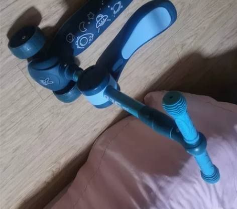 儿童滑板车.可坐可滑行.也挺新的.要搬家不...
