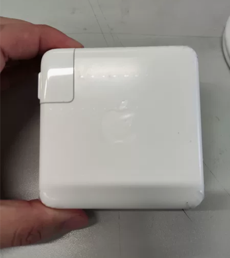苹果电脑电源适配器，87W，两脚插＋三角连...