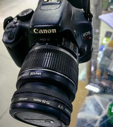 朋友的一台闲置Canon佳能单反E05 由...