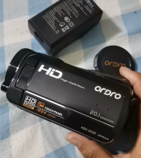 欧达小型摄像机 HDV-D320 品相如图...
