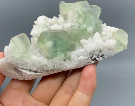 内蒙绿萤石水晶共生原石矿石摆件矿物晶体教学...