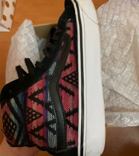 VANS彩色高帮运动板鞋  流行元素车缝线...